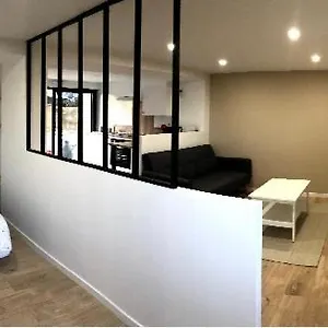 Immeuble Renove Au Centre D'auch. Appartement Auch
